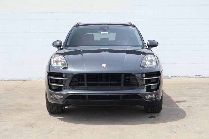 Porsche Macan Vehicle Full-screen Gallery Image 02