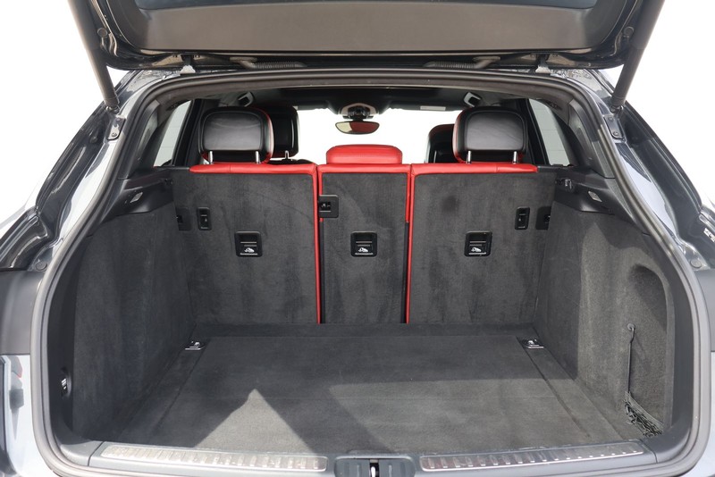 Porsche Macan Vehicle Full-screen Gallery Image 08