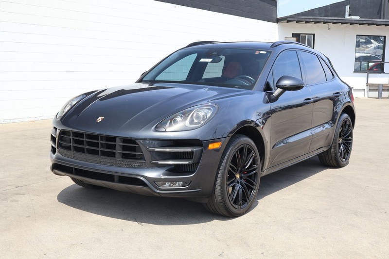 Porsche Macan Vehicle Full-screen Gallery Image 12