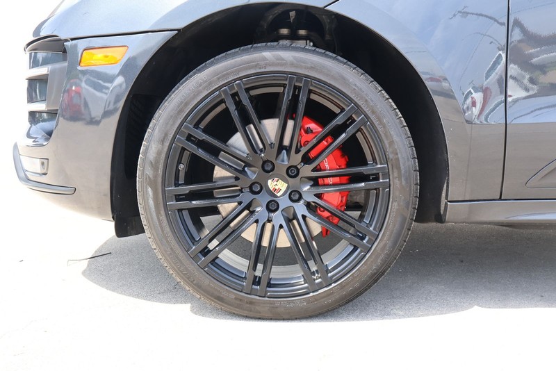 Porsche Macan Vehicle Full-screen Gallery Image 13