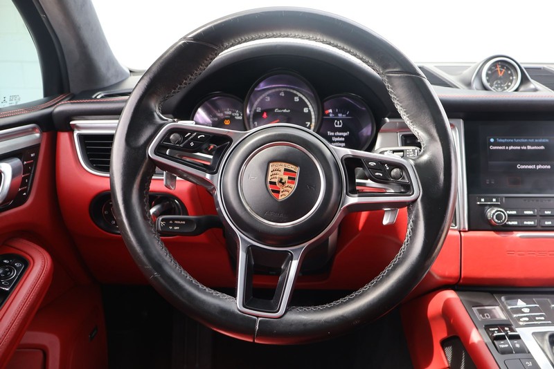 Porsche Macan Vehicle Full-screen Gallery Image 26