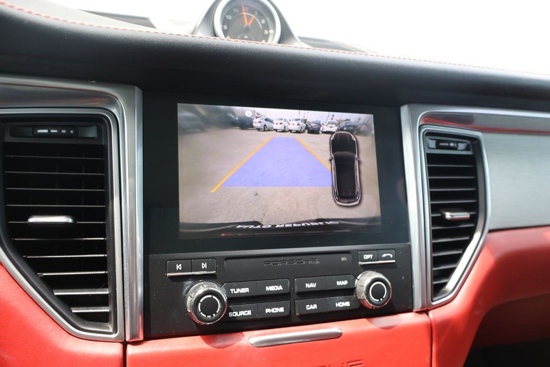 Porsche Macan Vehicle Full-screen Gallery Image 31