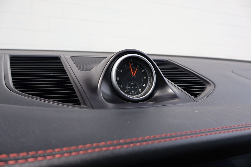 Porsche Macan Vehicle Full-screen Gallery Image 32