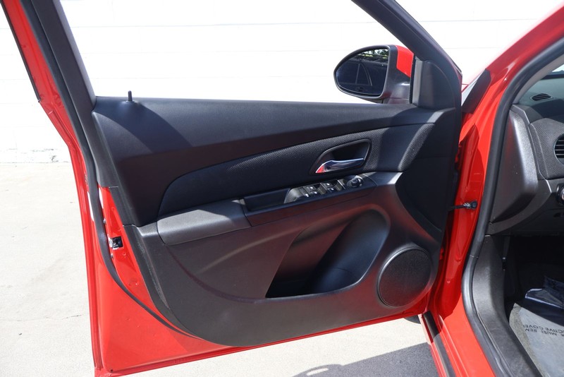 Chevrolet Cruze Vehicle Full-screen Gallery Image 14