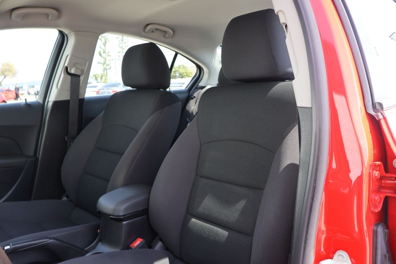 Chevrolet Cruze Vehicle Full-screen Gallery Image 16