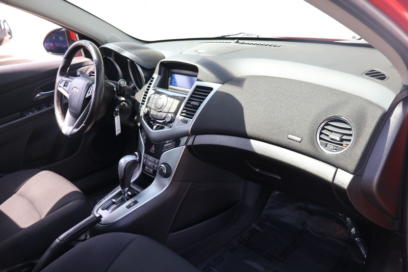 Chevrolet Cruze Vehicle Full-screen Gallery Image 18