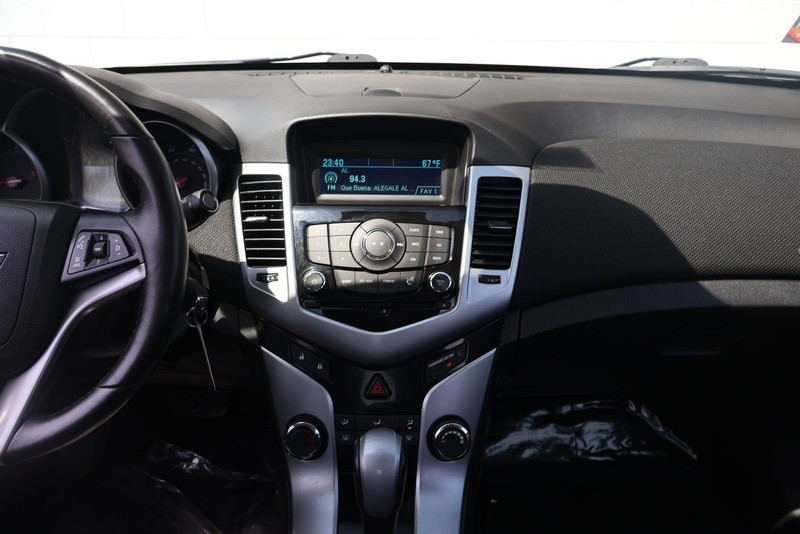 Chevrolet Cruze Vehicle Full-screen Gallery Image 26