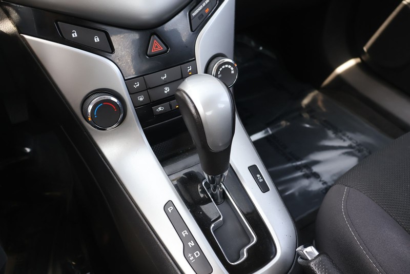 Chevrolet Cruze Vehicle Full-screen Gallery Image 28