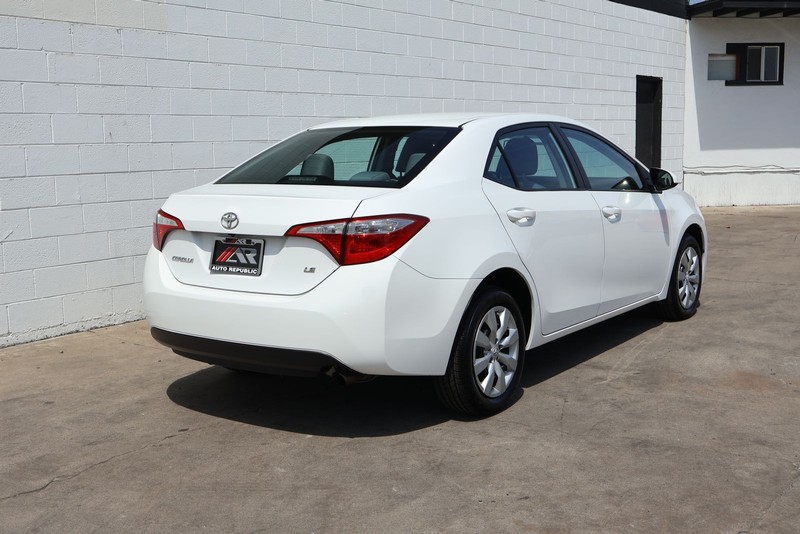 Toyota Corolla Vehicle Full-screen Gallery Image 05