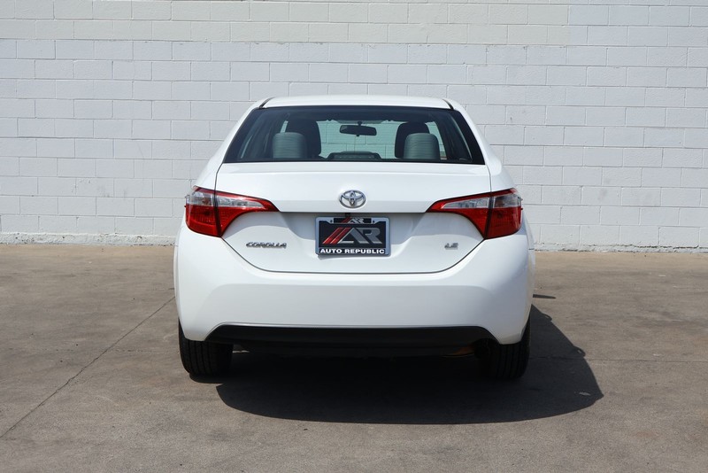 Toyota Corolla Vehicle Full-screen Gallery Image 06