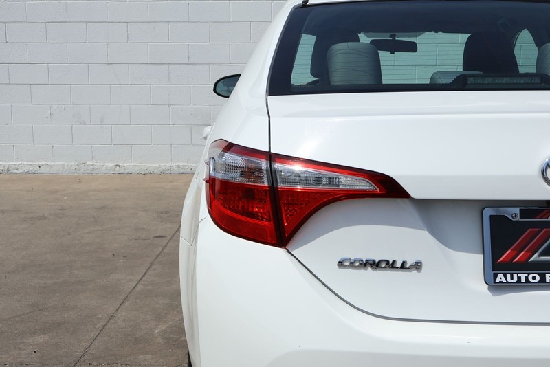 Toyota Corolla Vehicle Full-screen Gallery Image 07