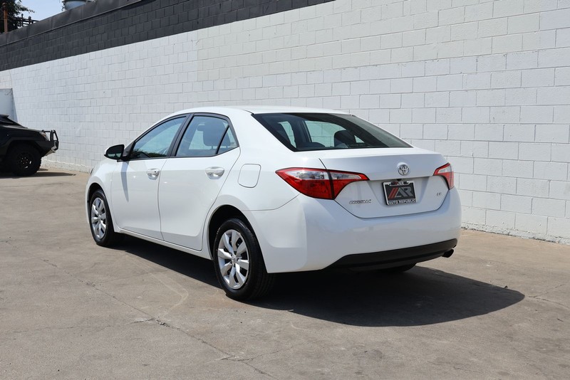 Toyota Corolla Vehicle Full-screen Gallery Image 09