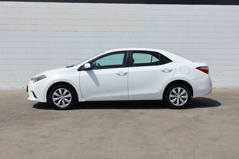 Toyota Corolla Vehicle Full-screen Gallery Image 10