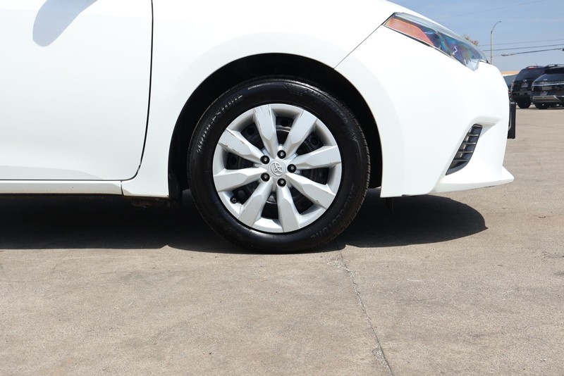 Toyota Corolla Vehicle Full-screen Gallery Image 13