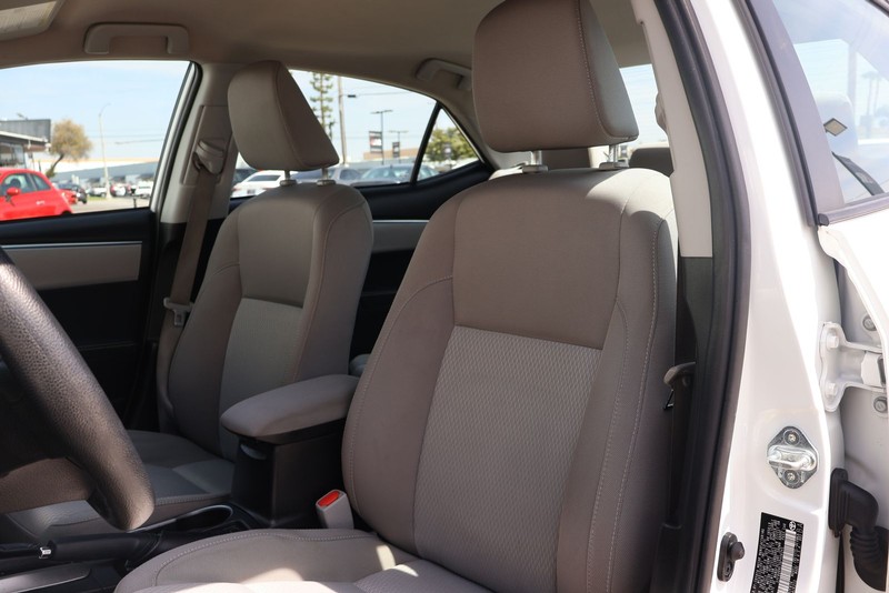 Toyota Corolla Vehicle Full-screen Gallery Image 16