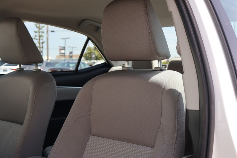 Toyota Corolla Vehicle Full-screen Gallery Image 17