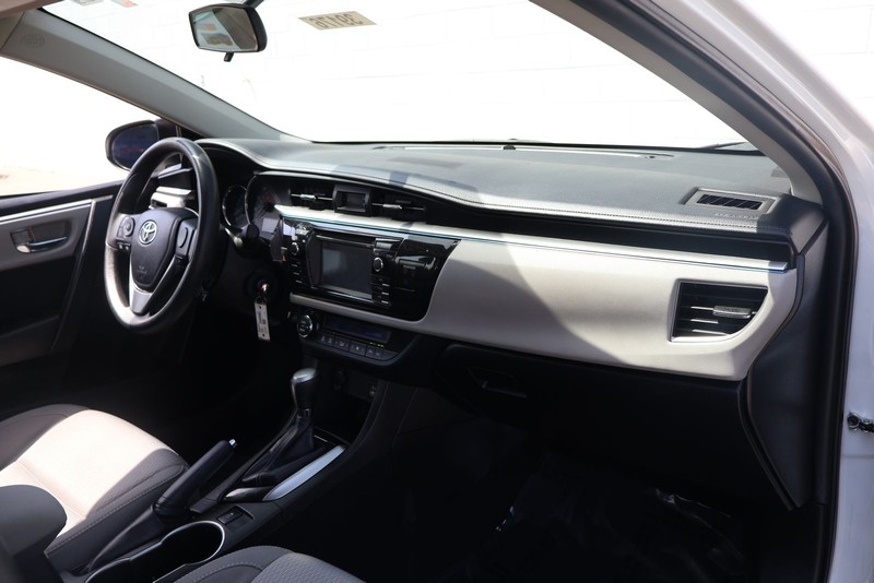 Toyota Corolla Vehicle Full-screen Gallery Image 18