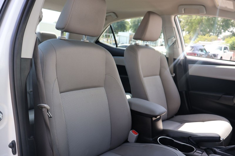 Toyota Corolla Vehicle Full-screen Gallery Image 19