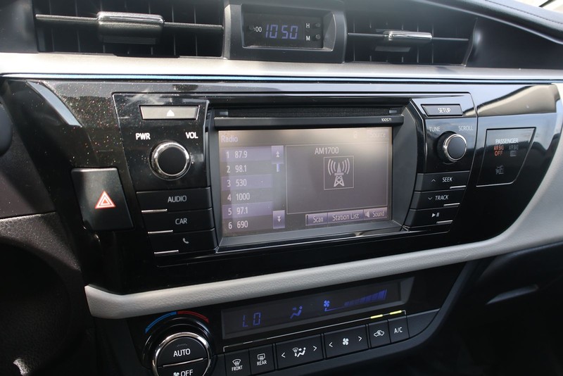 Toyota Corolla Vehicle Full-screen Gallery Image 28