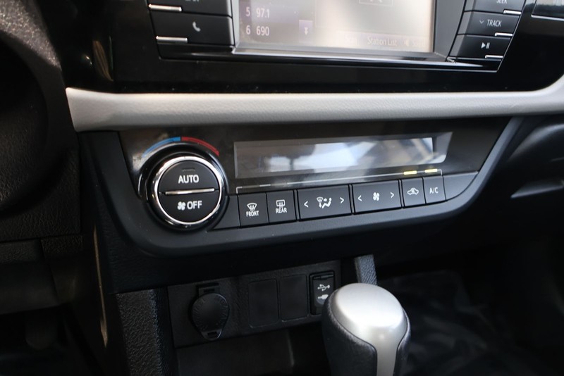 Toyota Corolla Vehicle Full-screen Gallery Image 30