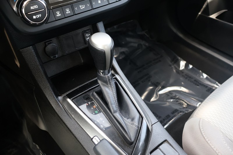 Toyota Corolla Vehicle Full-screen Gallery Image 31