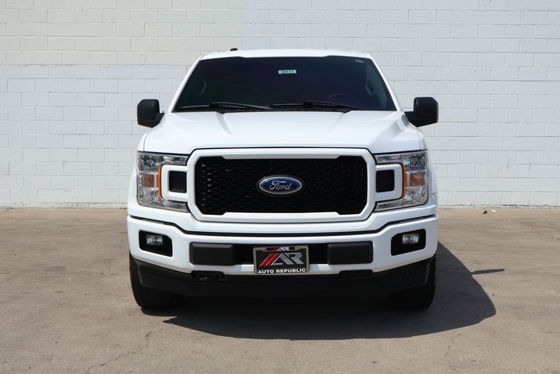 Ford F-150 Vehicle Full-screen Gallery Image 02