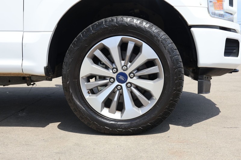 Ford F-150 Vehicle Full-screen Gallery Image 13