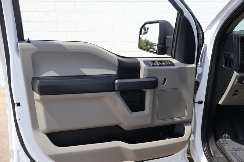 Ford F-150 Vehicle Full-screen Gallery Image 14