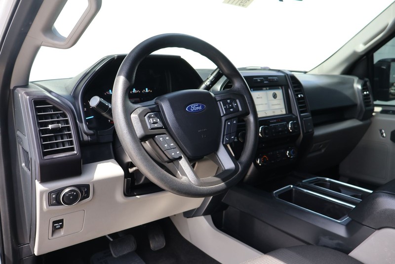 Ford F-150 Vehicle Full-screen Gallery Image 15