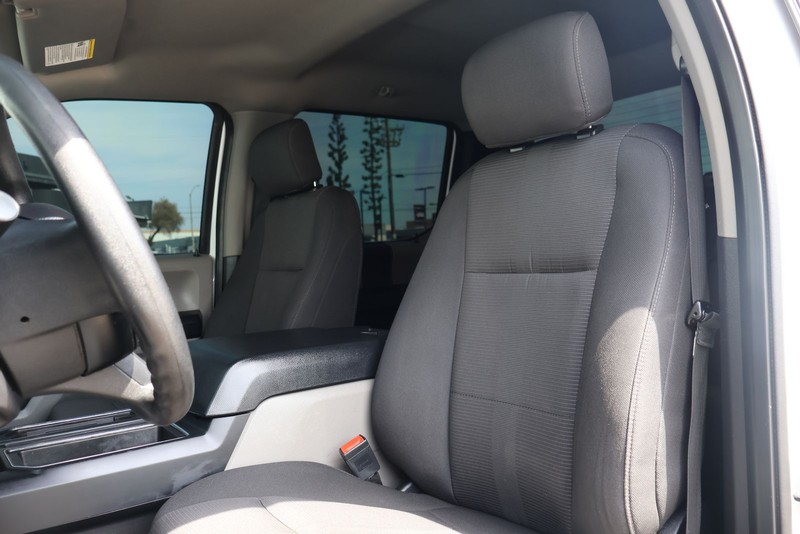 Ford F-150 Vehicle Full-screen Gallery Image 16