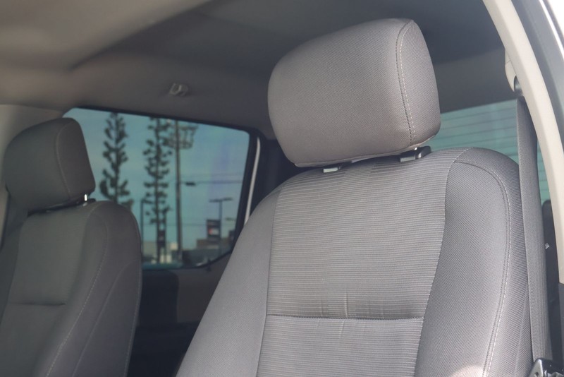 Ford F-150 Vehicle Full-screen Gallery Image 17