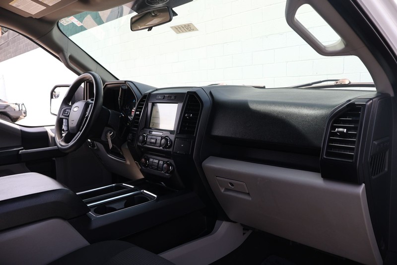 Ford F-150 Vehicle Full-screen Gallery Image 18