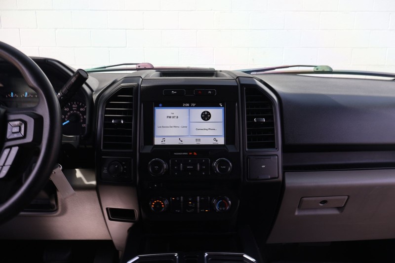 Ford F-150 Vehicle Full-screen Gallery Image 26