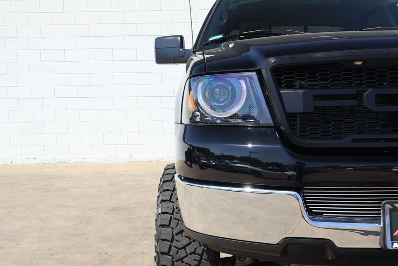 Ford F-150 Vehicle Full-screen Gallery Image 03