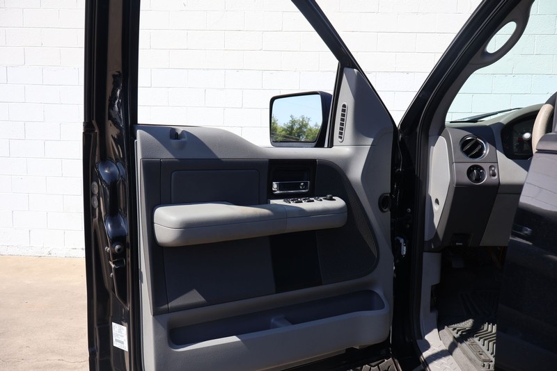 Ford F-150 Vehicle Full-screen Gallery Image 14