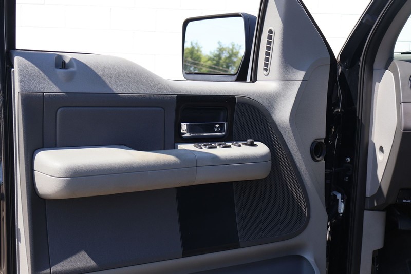 Ford F-150 Vehicle Full-screen Gallery Image 15