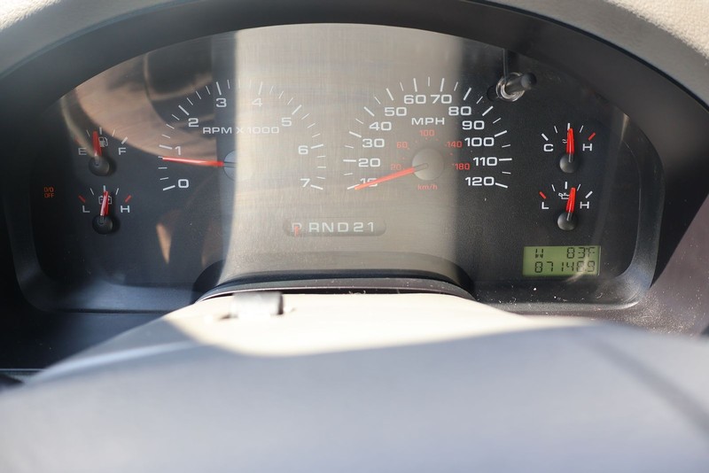 Ford F-150 Vehicle Full-screen Gallery Image 23