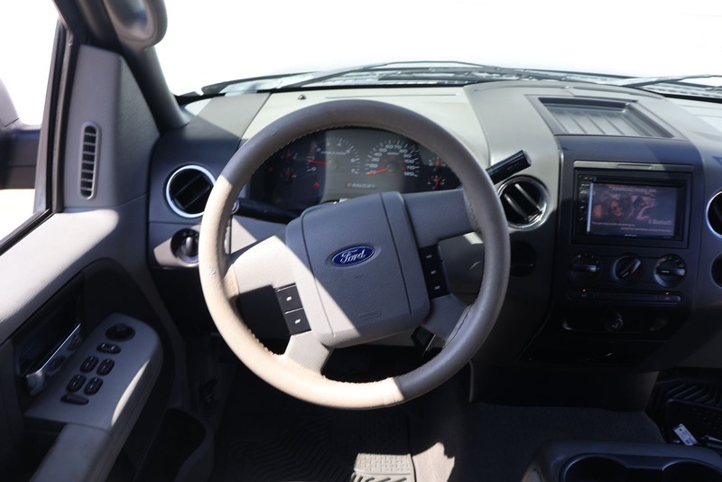 Ford F-150 Vehicle Full-screen Gallery Image 24