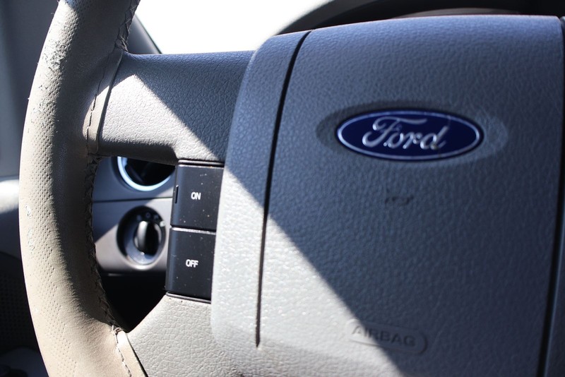 Ford F-150 Vehicle Full-screen Gallery Image 25