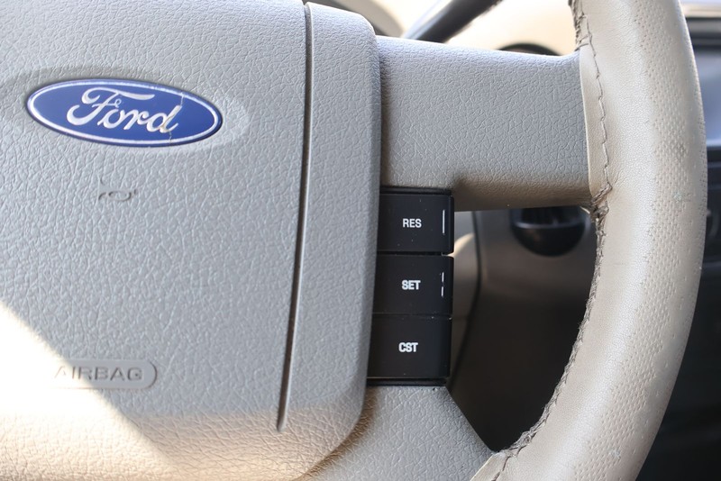 Ford F-150 Vehicle Full-screen Gallery Image 26