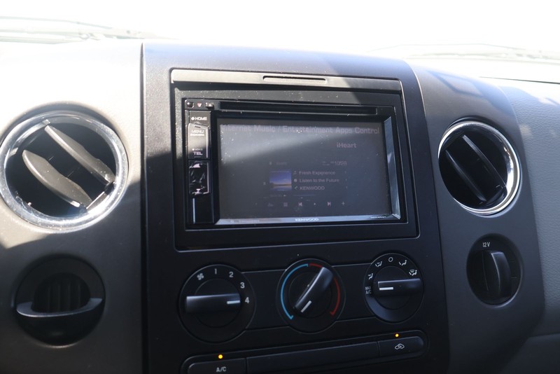 Ford F-150 Vehicle Full-screen Gallery Image 28