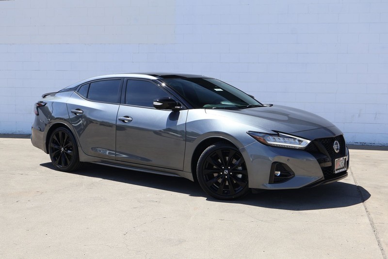 Nissan Maxima Vehicle Full-screen Gallery Image 01