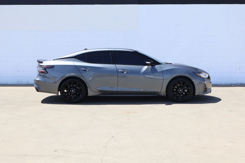 Nissan Maxima Vehicle Full-screen Gallery Image 04