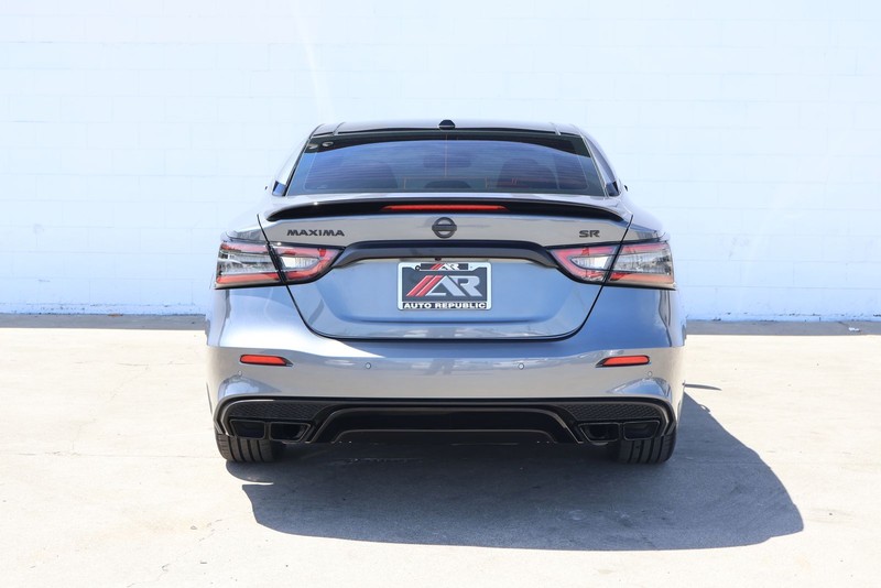 Nissan Maxima Vehicle Full-screen Gallery Image 06