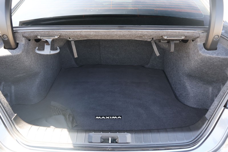 Nissan Maxima Vehicle Full-screen Gallery Image 08