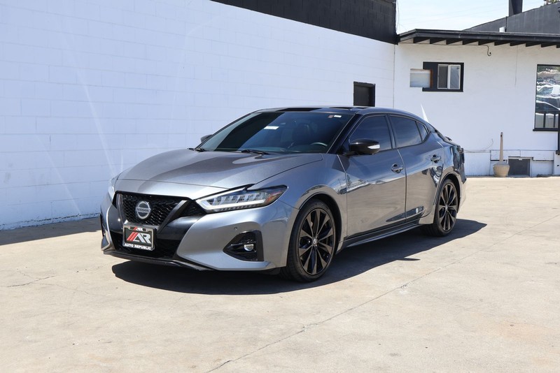 Nissan Maxima Vehicle Full-screen Gallery Image 11