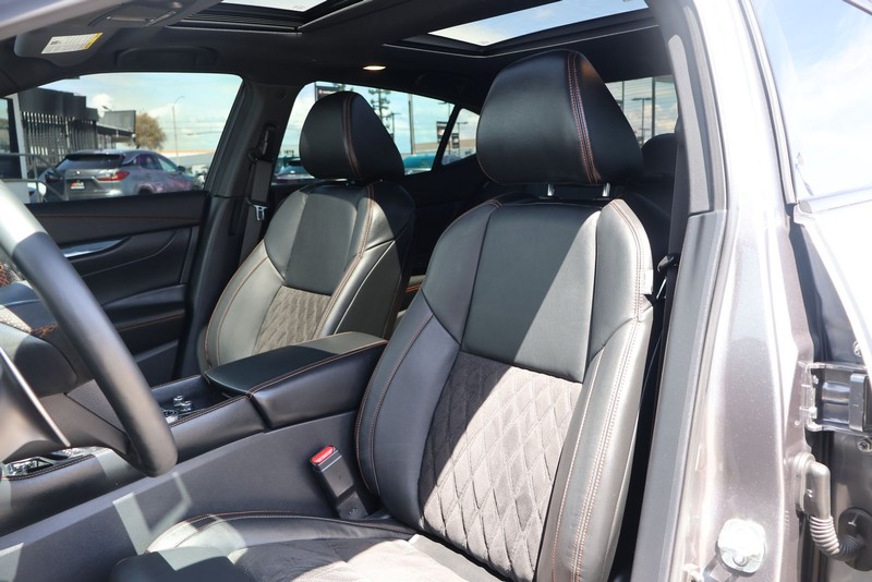 Nissan Maxima Vehicle Full-screen Gallery Image 16