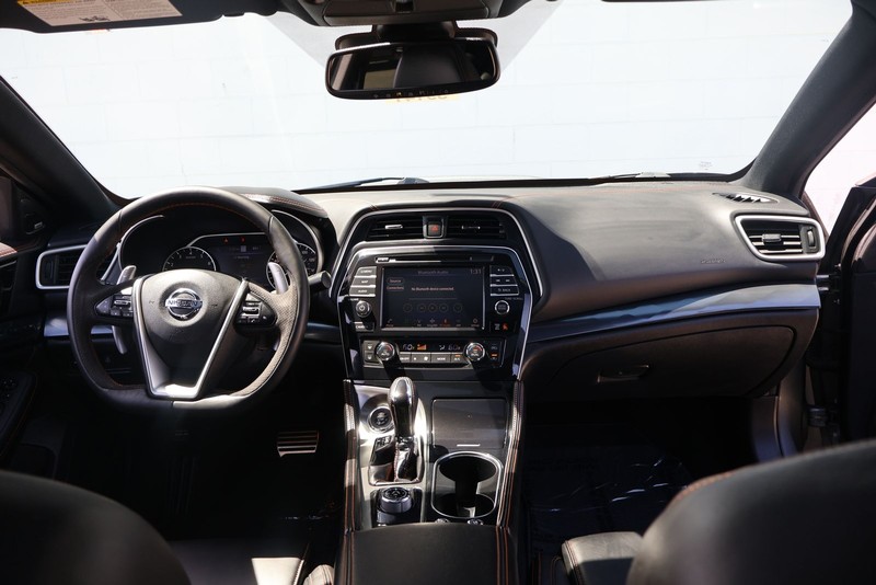 Nissan Maxima Vehicle Full-screen Gallery Image 21