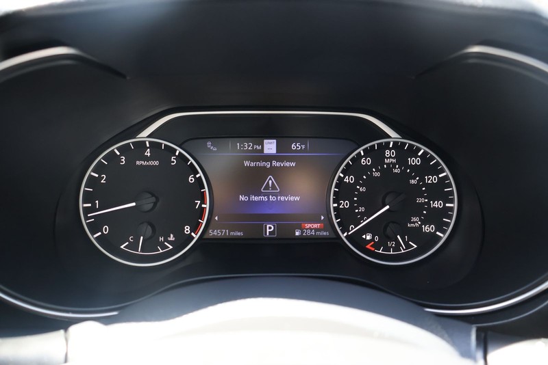 Nissan Maxima Vehicle Full-screen Gallery Image 22