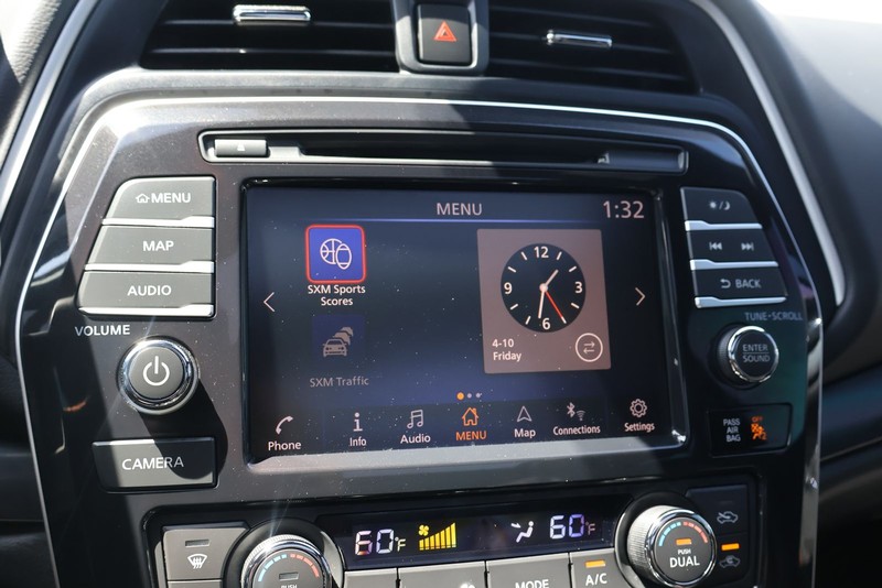 Nissan Maxima Vehicle Full-screen Gallery Image 28